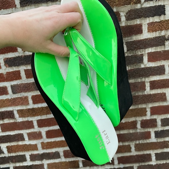 Neon green and white thong sandal, with wedge heel - size 10 - Picture 2 of 7